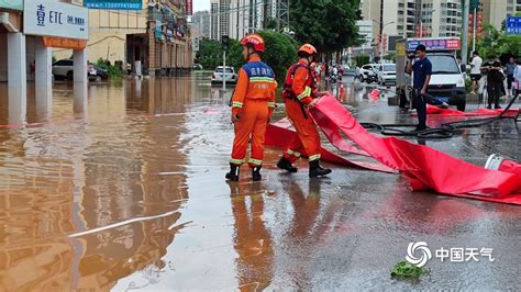 广西梧州遭遇强降雨 部分路段积水严重阻碍出行 图片频道