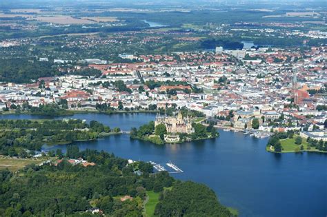 Luftaufnahme Schwerin Schweriner Schloß Sitz des Landtages in der