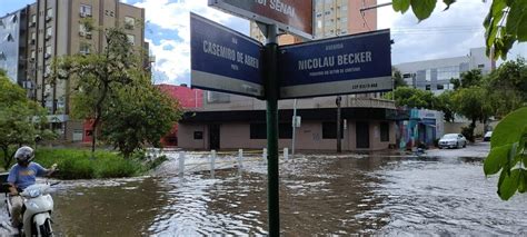 Em Poucos Minutos Forte Temporal Alaga Ruas E Arroio Transborda No