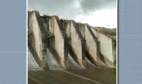 Ap S Atingir Do Volume Furnas Abre Vertedouros Para Controlar