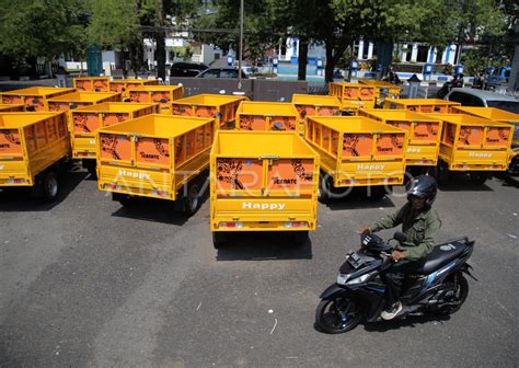 Bantuan Kendaraan Motor Pengangkut Sampah Antara Foto