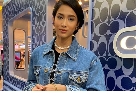 Denim Lovers Merapat Begini Tips Padu Padan OOTD Jeans Simple Ala