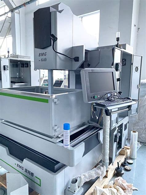 640 BMG CNC Wire Cut EDM Machine Automation Grade Automatic 2200 Kg