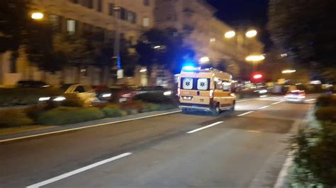 1 x AMBULANZA 118 IN SIRENA ALTA VELOCITÀ 1 x AUTOMEDICA 118 IN