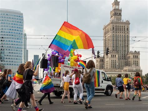 Sonda Cbos Polacy Po Raz Pierwszy W Wi Kszo Ci Poparli Zwi Zki