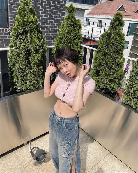 The Trust You Have In That Top Hyuna Has Fans Feeling Nervous With Precarious Under Boob