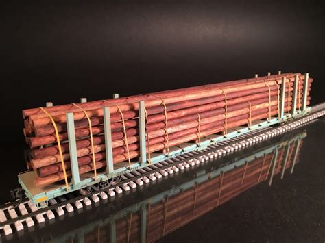 Walthers Proto HO Scale 89 Flatcar With Utility Poles Protoloads