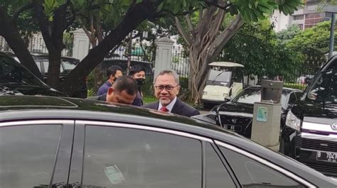 Reshuffle Kabinet Zulkifli Hasan Masuk Istana Beberapa Menteri Keluar