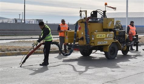 Municipio y Vialidad realizan tareas de sellado de juntas y reparación