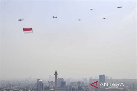 Aksi Helikopter Kibarkan Bendera Merah Putih Raksasa Di Langit Jakarta