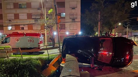 Fotos Carro Quase Cai Em Arroio Após Acidente Que Deixou Quatro