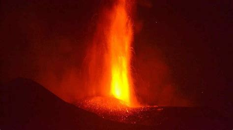 Etna Spettacolare Colonna Eruttiva Di 6 Km FOTO E VIDEO