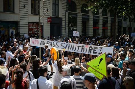 Pr S De Manifestants Travers La France Contre Le Passe