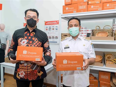 Kampus UMKM Shopee Hadir Di Makassar Siap Bantu Jutaan UMKM Naik Kelas