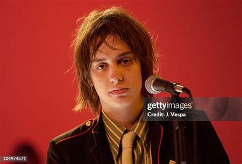 Julian Casablancas 2002 Fotografías E Imágenes De Stock Getty Images