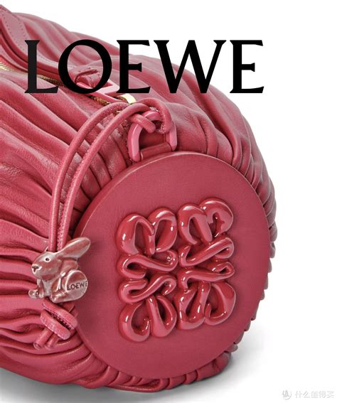 Loewe推出中国单色釉系列，老祖宗的审美真的绝美，包包上面还有小惊喜～女包什么值得买