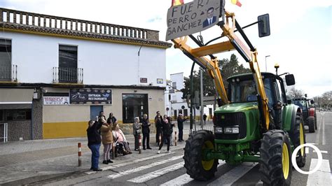 La tractorada de los agricultores este domingo en Córdoba en imágenes