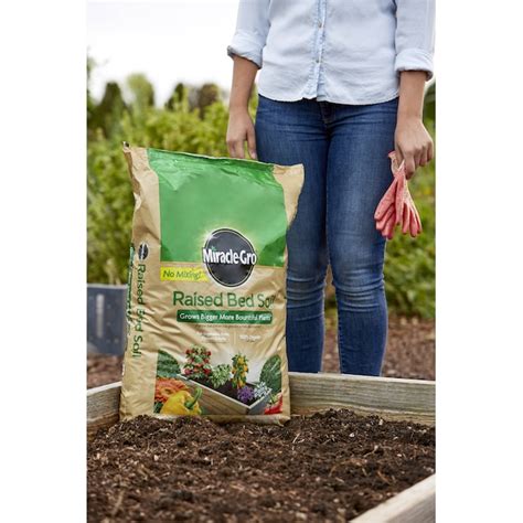 Miracle-Gro 1.5-cu ft Organic Raised Bed Soil in the Soil department at ...