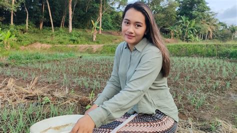 Bikin Betah Melihat Keseharian Janda Desa Cantik Neng Mela Bikin Ingin