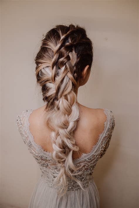 26 Long Hair Bridesmaid Hairstyles Perfect For Your Wedding Style