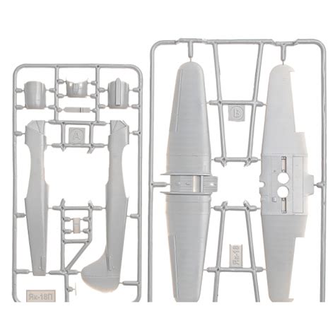 YAKOVLEV YAK 18 MAESTRO TRAINING AIRCRAFT 1 72 AMODEL 72321 Model Kit