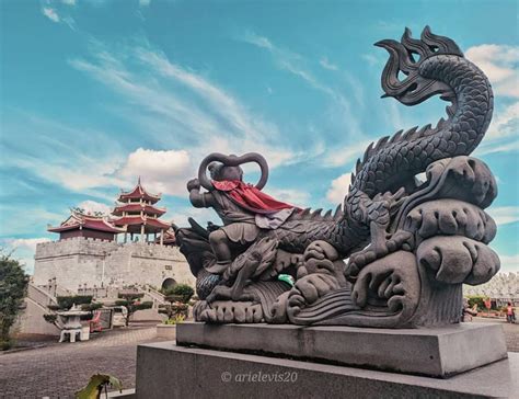 Vihara Ksitigarbha Bodhisattva Destinasi Wisata Religi Dengan Keunikan