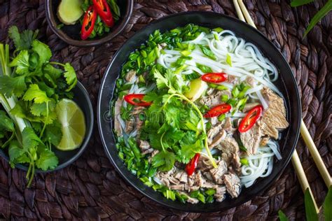 Soupe Vietnamienne Traditionnelle Pho Bo Avec Les Nouilles Le Boeuf Et