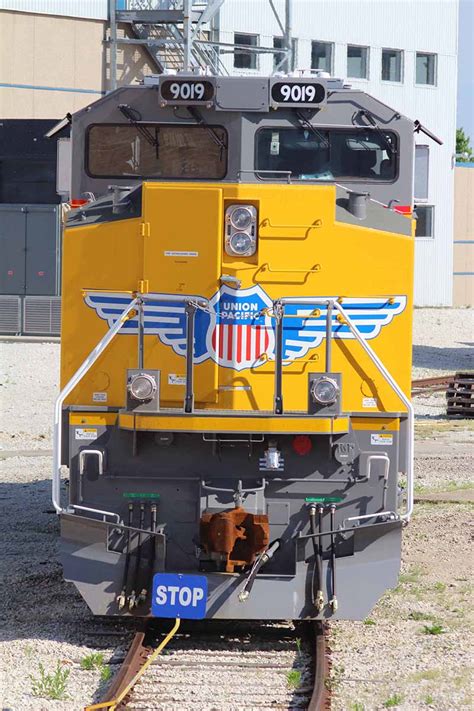 Union Pacific EMD SD70ACes and SD70AHs: Prototype Data and Details ...