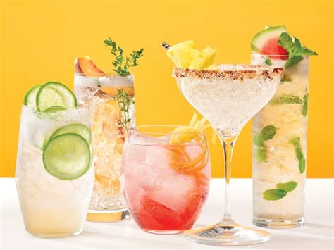 8 Easy Seltzer Cocktails to Make at Home | Hy-Vee