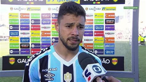 João Pedro estreia pelo Grêmio e vê disputa acirrada Deixou uma pulga