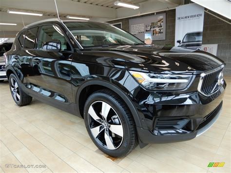 Onyx Black Metallic Volvo Xc T Momentum Awd Photo