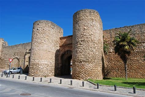 Puerta De Almocabar Y Muralla De La Ciudad Rabe Ronda Espa A Imagen