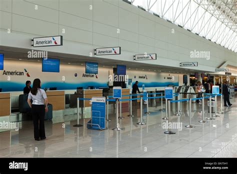 United Airlines Ticket Counter