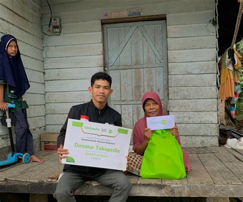 Tokopedia Dan Izi Riau Salurkan Paket Zakat Fitrah Di Kabupaten