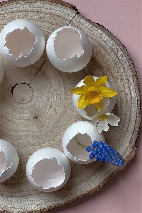 How To Make This Easy Floral Egg Centrepiece For Your Easter Table