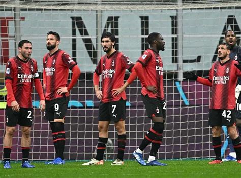 Milan A Pezzi Addio Scudetto E Occhio In Champions Fallimento Pioli