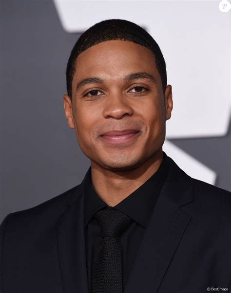 Ray Fisher à La Première De Justice League Au Théâtre Dolby à