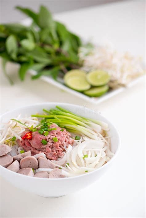 A Bowl of Traditional Vietnamese Pho Noodle Stock Image - Image of bamboo, lime: 114776665