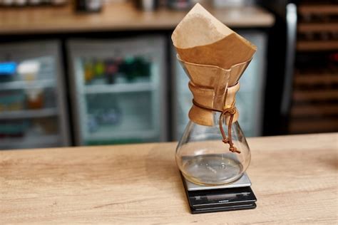 Barista Profesional Preparando Caf Con Chemex Vierta Sobre La Cafetera