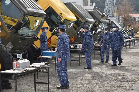 海上自衛隊 第21航空群 On Twitter 【年末の恒例行事】 館山航空基地隊 にて年に一度の車両点検を行いました。いつも以上にピカピカに整備された車両を基地隊司令自らがチェックする