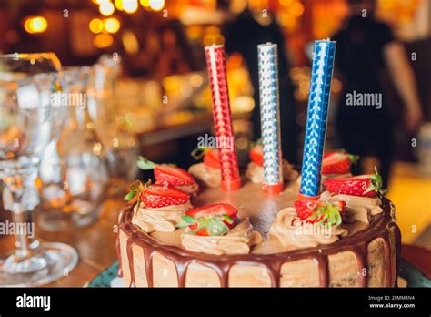 White Wedding Cake Fireworks Hi Res Stock Photography And Images Alamy