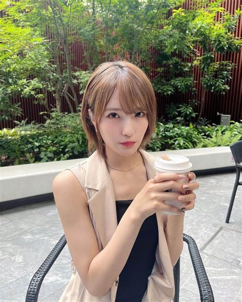 小嶋花梨さんのインスタグラム写真 小嶋花梨instagram 「⁡ ⁡ ⁡ 全然不機嫌じゃないけど、なんか不機嫌そうな写真です ￣ ￣ ⁡ はい、笑って〜〜😬 🏻 ⁡ ⁡ 🤣🤣 ⁡