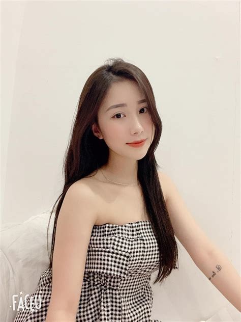 Chân dung và profile đầy đủ của hot girl nhún nhảy Hạ còn vương nắng Tinmoi