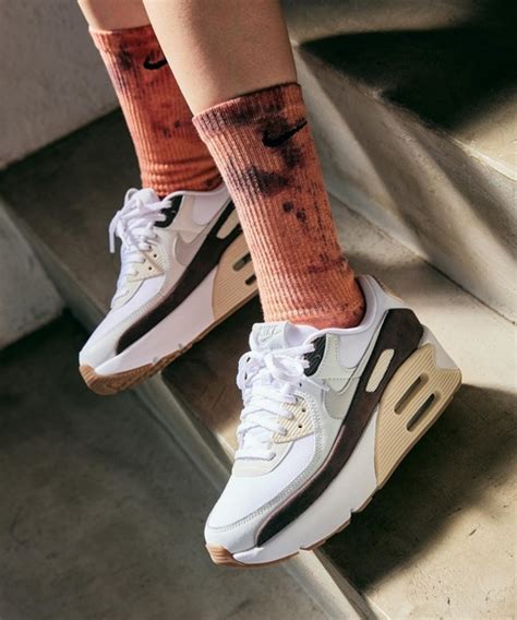 NIKEナイキのナイキ エア マックス 90 LV8 ウィメンズシューズ Nike Air Max 90 LV8 Women s