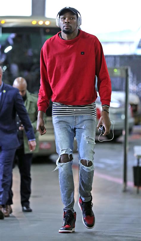 Theres A Good Reason Steph Curry Is Growing A Beard Right Now
