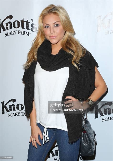 Actress Cassie Scerbo Attends The Vip Opening Of Knott S Scary Farm Photo D Actualité Getty