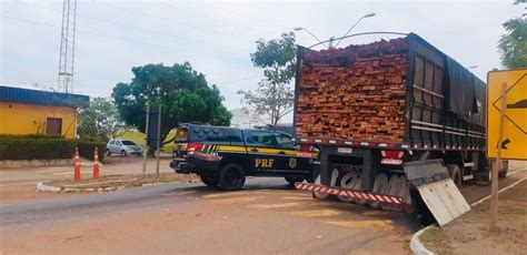 Caminh O Madeira Ilegal Apreendido Pela Pol Cia Rodovi Ria Na Br