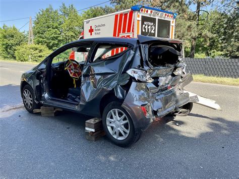 Fw Alpen Drei Verletzte Personen Nach Auffahrunfall Mit Einem Bus