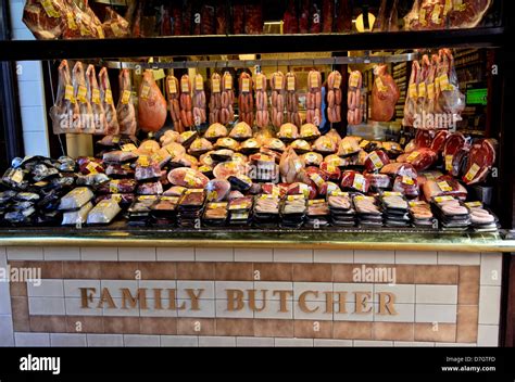 8849 Butchers Shop Window Bridgenorth Shropshire England Uk Stock