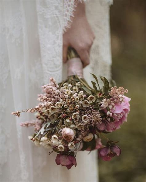 20 Cute Ideas To Incorporate Waxflowers Into Your Wedding - Weddingomania